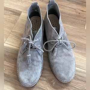 Genuine leather shoes with tassels